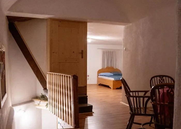 Sigma House אכסניה מויסטראנה